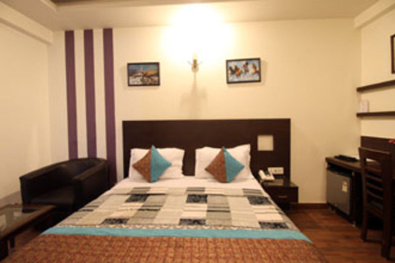 Hotel La Vista Delhi Экстерьер фото