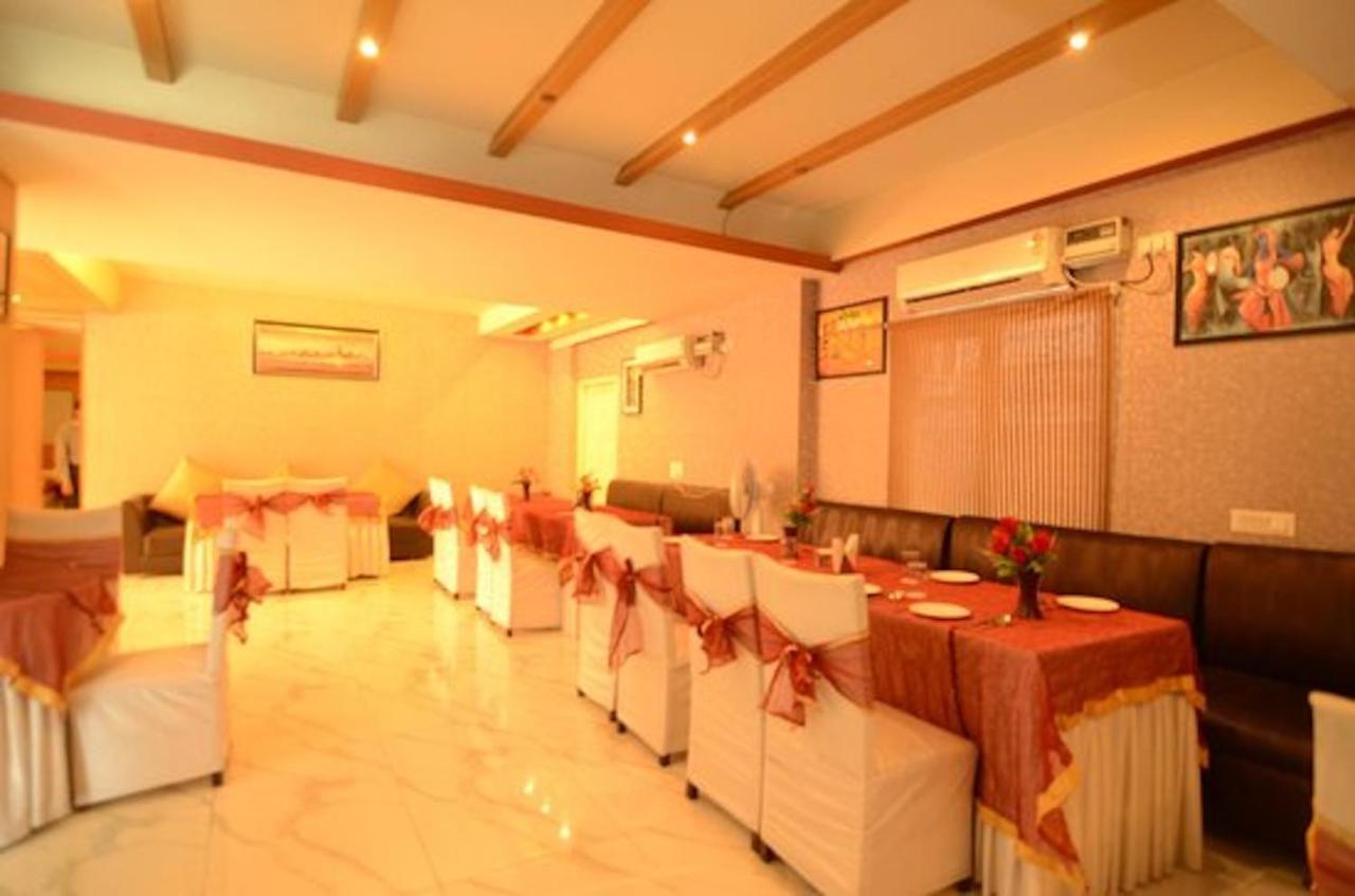 Hotel La Vista Delhi Экстерьер фото